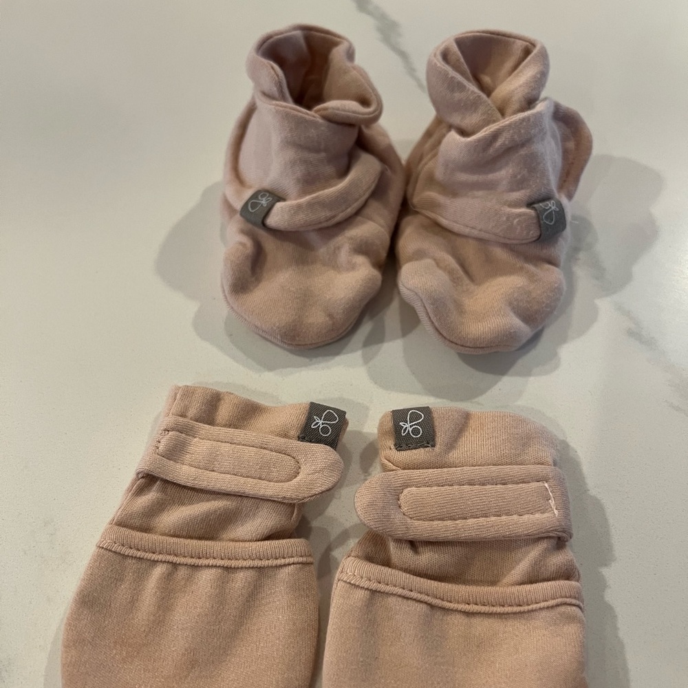 Goumi booties and mitts